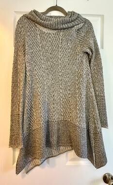 Eight Eight Eight Cowl Neck Asymmetrical Hem Tunic Sweater. Size Medium.
